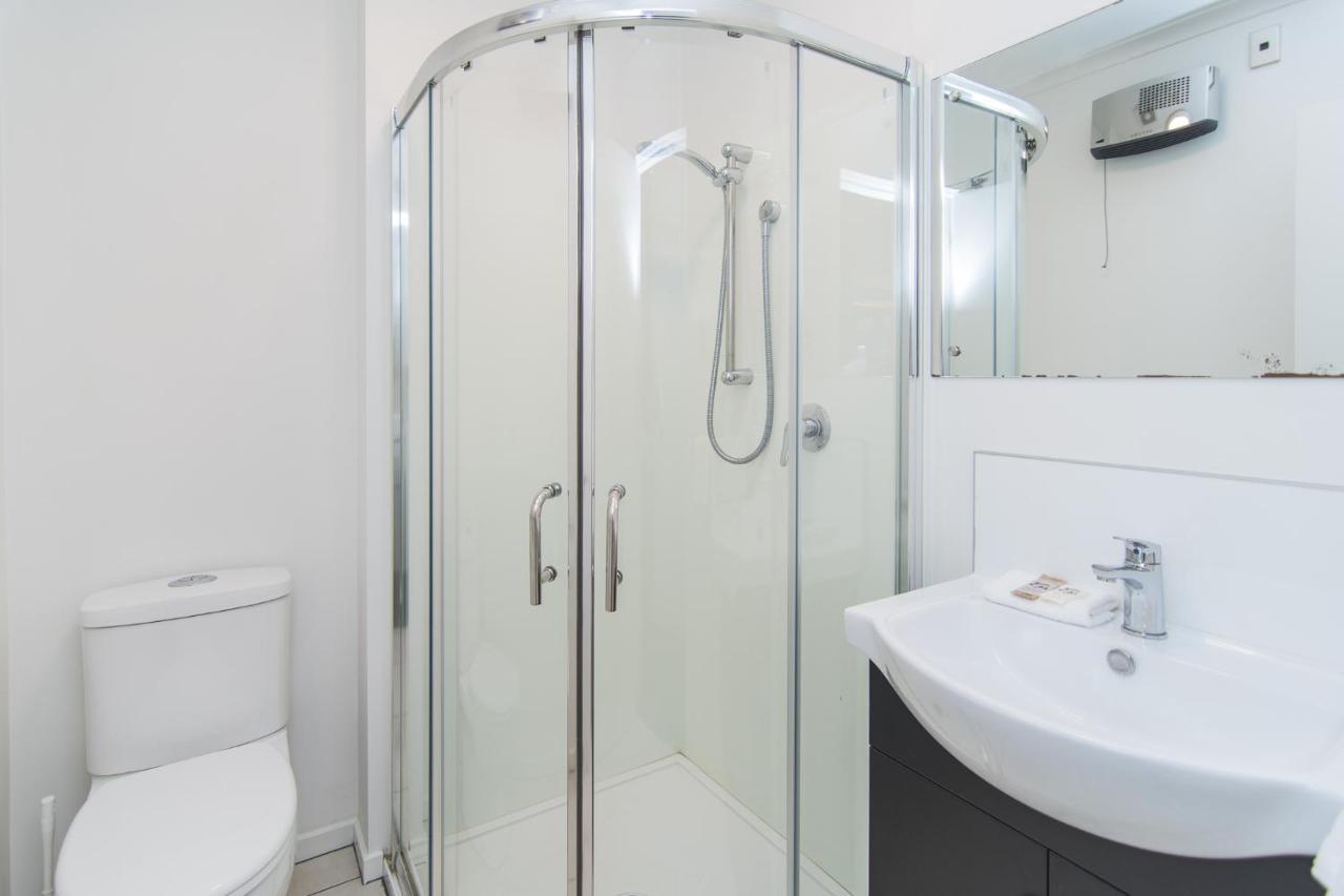 טימארו The Hibernian Studio Apartments - 4 Latter Street מראה חיצוני תמונה
