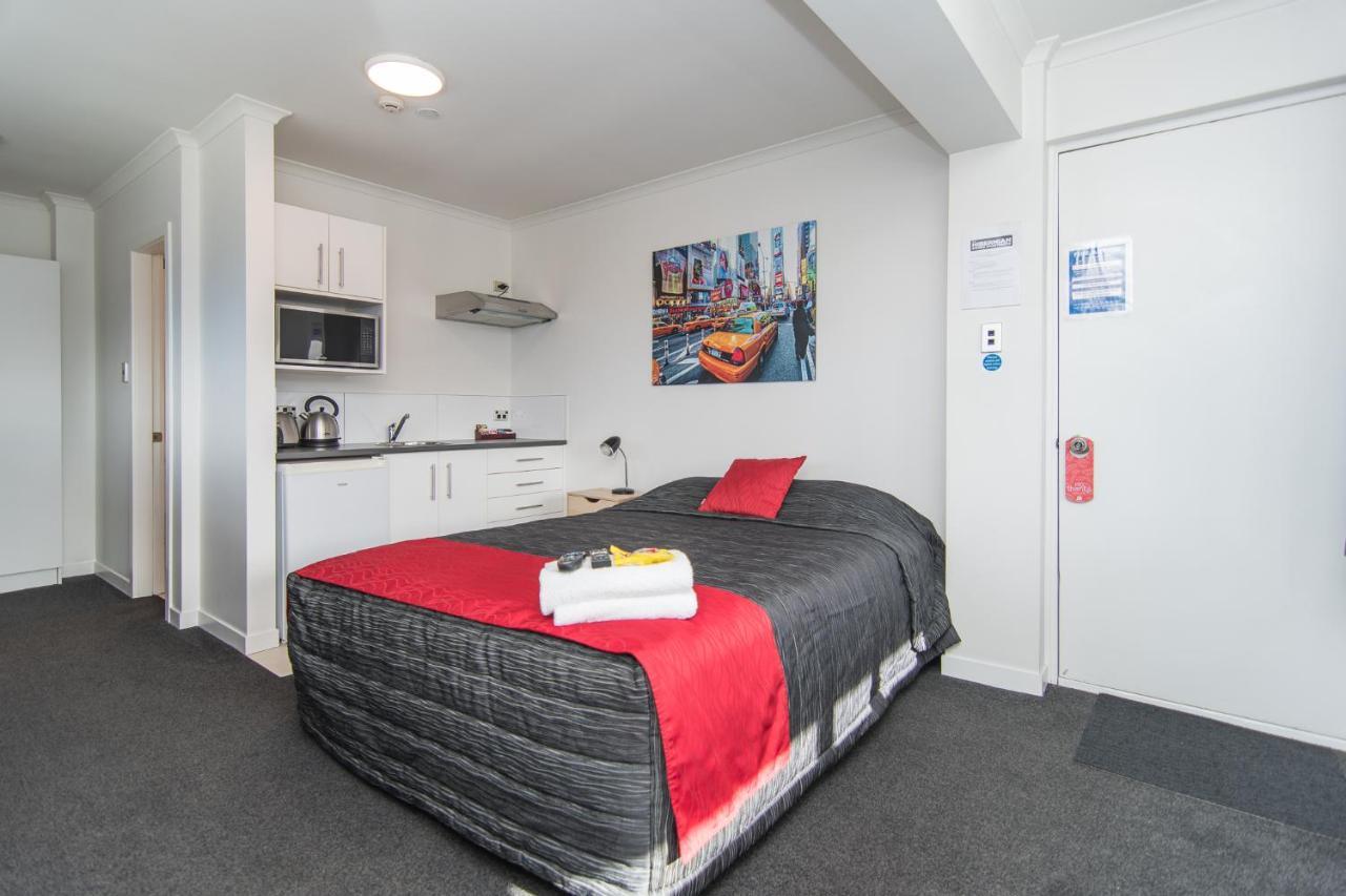 טימארו The Hibernian Studio Apartments - 4 Latter Street מראה חיצוני תמונה